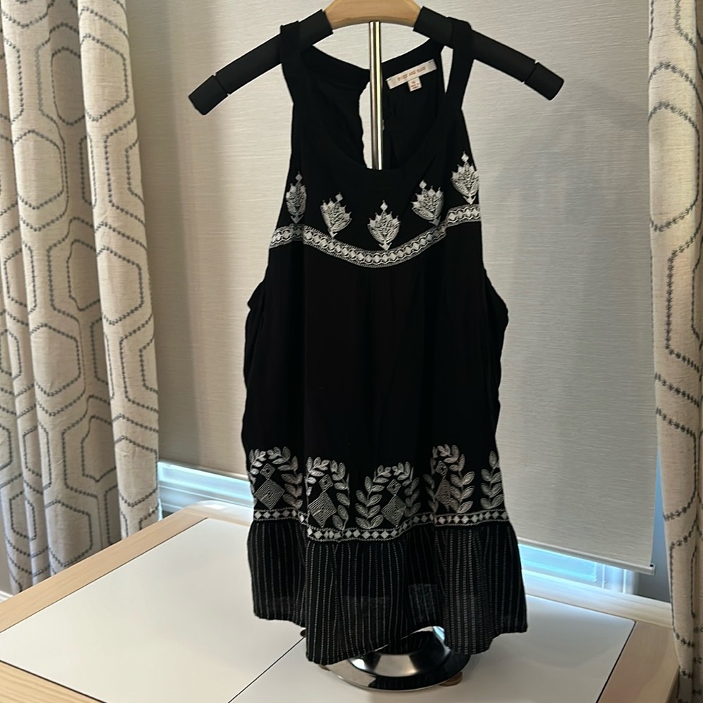Skies Are Blue Black and White Lined Halter Swing Tank Embroidered XL